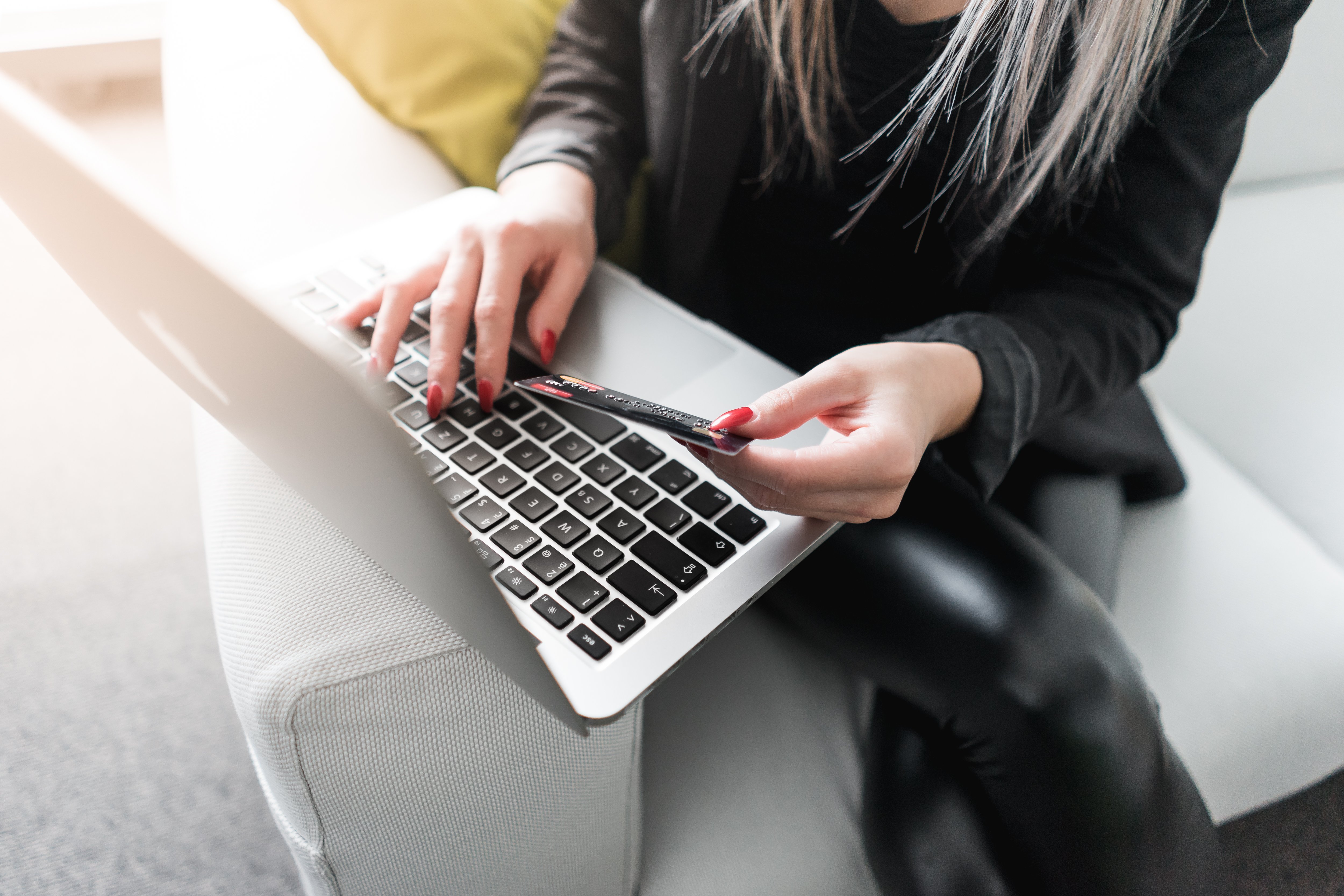 woman-shopping-online-picjumbo-com woman-shopping-online-picjumbo-com